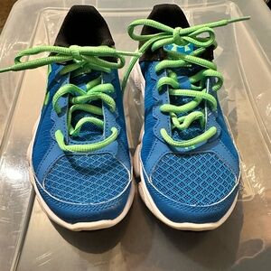 Under Armour boys size 1 sneakers. Very good condition in green and blue.